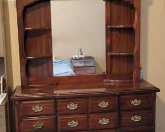 Wood dresser/chest set (Vaughn Bassett)