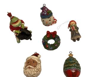 ROHU507 Jim Shore Collection And A Katherines Collection Frog Playing Piano Heavy Jim Shore ornaments - excellent quality for which he is known - snowman, wreath, Santa, Christmas tree and a caroler.

