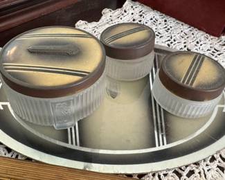 Dresser jar set