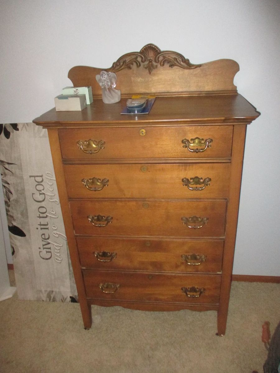 OAK ANTIQUE DRESSER