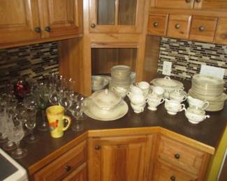GLASSES AND DISH SET