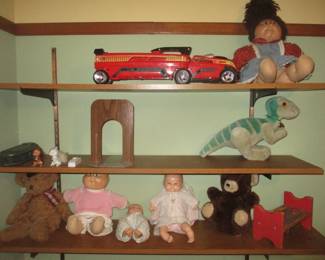 DOLLS AND TOIYS
