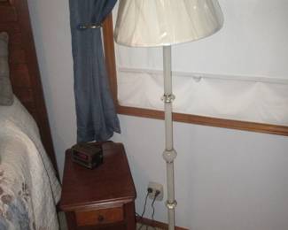 FLOOR LAMP