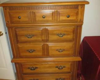 BROYHILL DRESSER