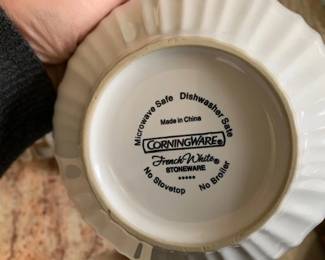 Service for 12 / 5 piece place settings 