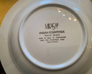 Dinerware - service for 10 / 5 pc's place settings