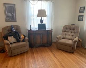 pair of loungers/storage cabinet  -                                                    hanging (  adjustable by chaine ) Light Fixture