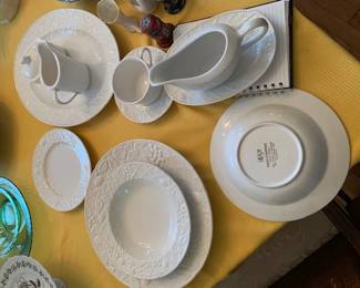 Service for 12 / 5 piece place settings  