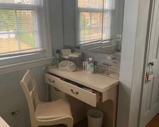 5 - piece women's vanity - 