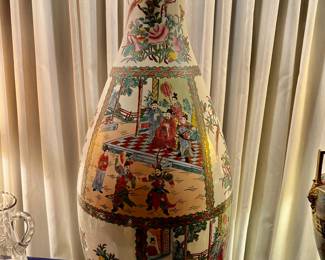 Large vintage approx 4ft Chinese vase circa 1950/60s. 