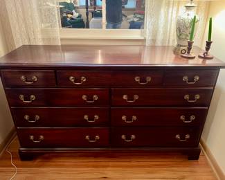 A fine chest of drawers. 