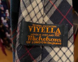 Tons of vintage ties ! 