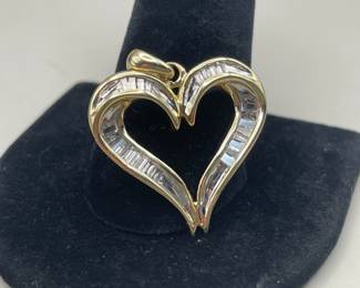 10K Diamond Heart Pendant 