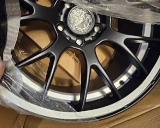Lokk at those beautiful rims.