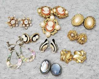 DC002 Vintage Clip On Earrings, Pin, Cameos