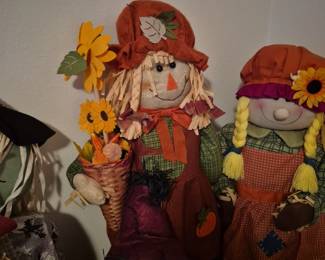 Lots of Halloween items 