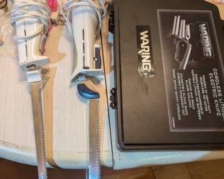Electric carving knives