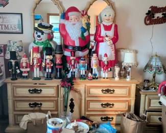 Vintage Christmas decorations!  Blue molds!