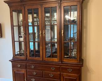 Lineage China cabinet with matching dining table with 6 chairs