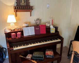 Kimball spinet piano