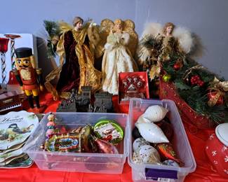 LIGHTED HOLIDAY ITEMS