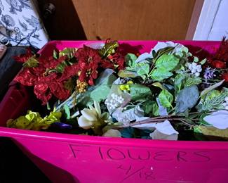 DECORATIVE FLOWERS OF MANY COLORS AND STYLES