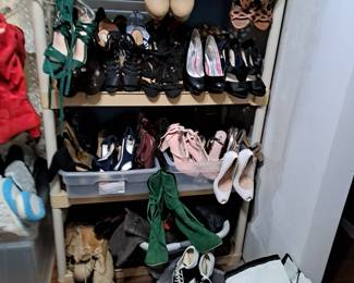 MANY FUN SHOES 