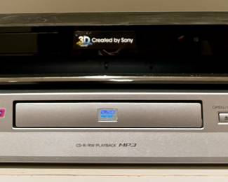 Sony Blu-Ray Disc & Aiwa DVD/VCD/CD Player XD-AX1 