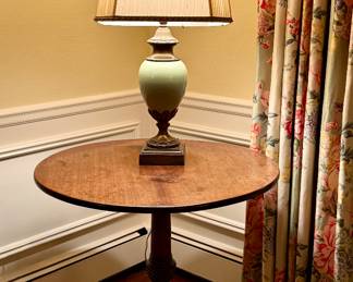 English Mahogany Chippendale Tilt Top Tea Table, England (c. 1760 - 1790)