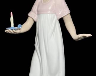 Nao by Lladro To Light the Way 