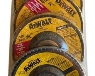 NEW DeWalt 4.5 in Sanding Discs 