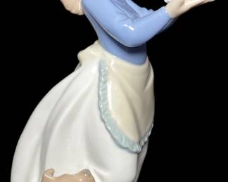 Nao by Lladro Puppys Birthday 