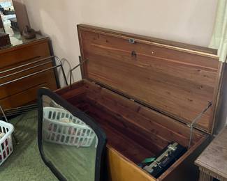 Lane cedar chest