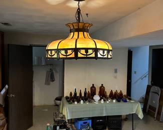 Beautiful antique hanging light. You remove by appointment.