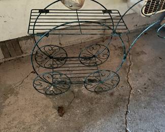 Metal plant stand
