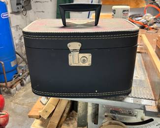 Vintage travel vanity case with mirror