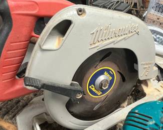 Milwaukee saw