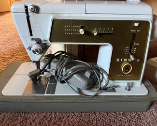 Singer Model 603 auto-reel sewing machine and case