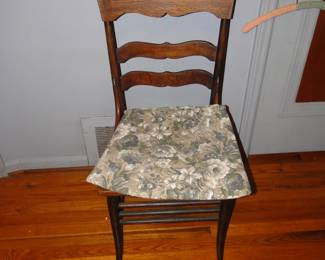 Chair and cushion, looks better without the cushion