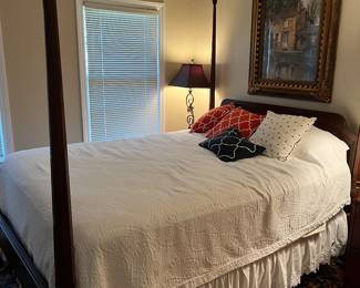 Henkel Harris Mahogany Queen Size Pencil Post Bed