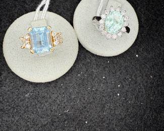 14k gold blue / aquamarine. 14k gold and light pale blue stone 