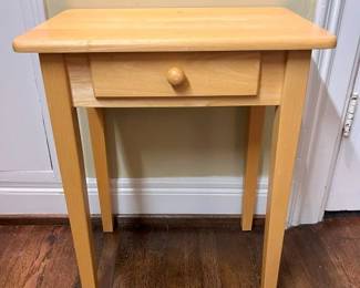 55 Oak Shaker 1Drawer Accent Tablemin