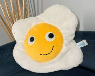 55 Kidrobot Yummy World Egg Yolk Pillowmin