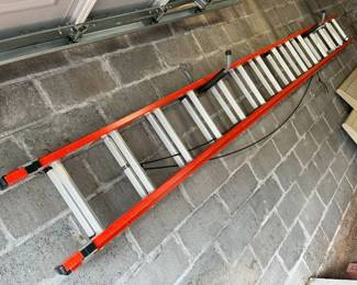 55 Werner 28 Fiberglass 300lb. Extension Laddermin