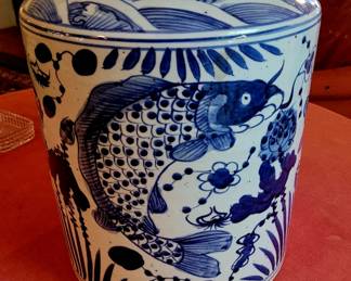 Large Ching Dynasty lidded tea jar