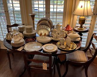Charming Oval Breakfast Table