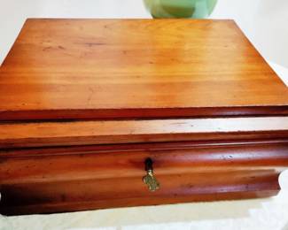 EXCELLENT CONDITION KEEPSAKE BOX