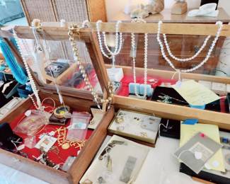 WIDE SELECTION OF FINE JEWELRY -