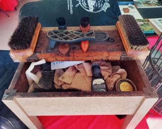 VINTAGE SHOE SHINE BOX