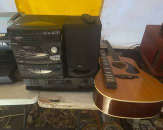Magnavox stereo with speaker, (1) Philips High Series digital synthesized stereo tuner
